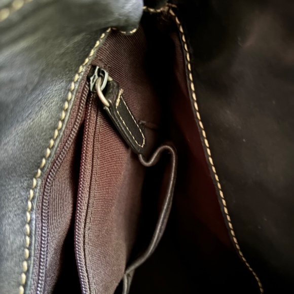 Kenneth Cole of Ne York Black Slim Pocketbook Snap Closure - Picture 3 of 13